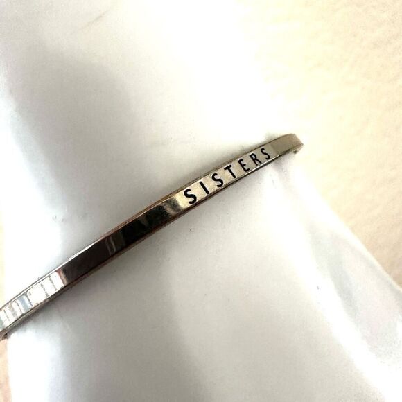 Silver tone sisters bangle bracelet - Picture 4 of 7